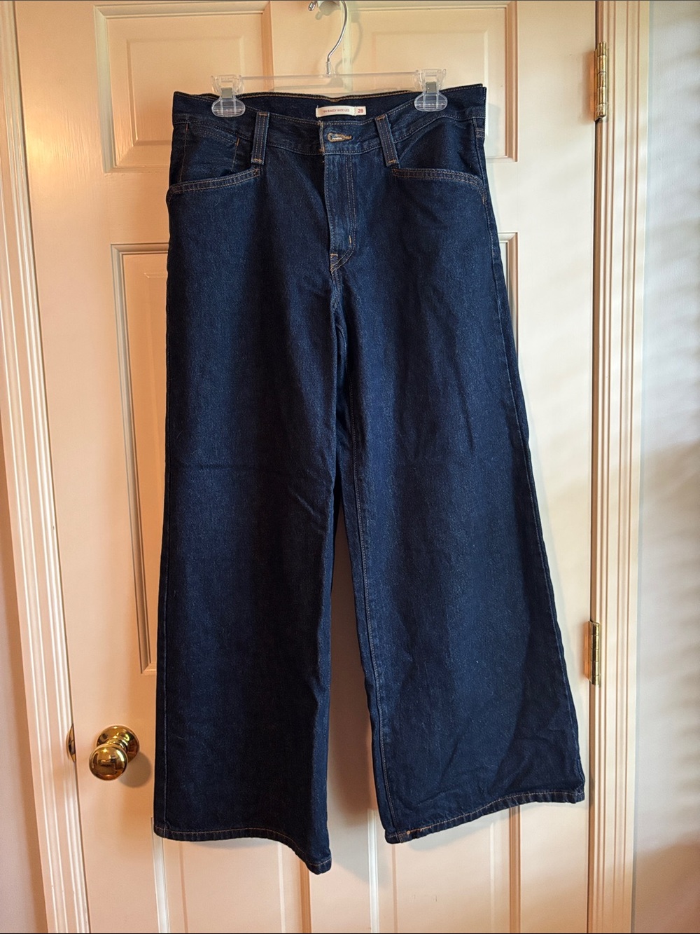 Levi’s Wide Leg jeans Size 28